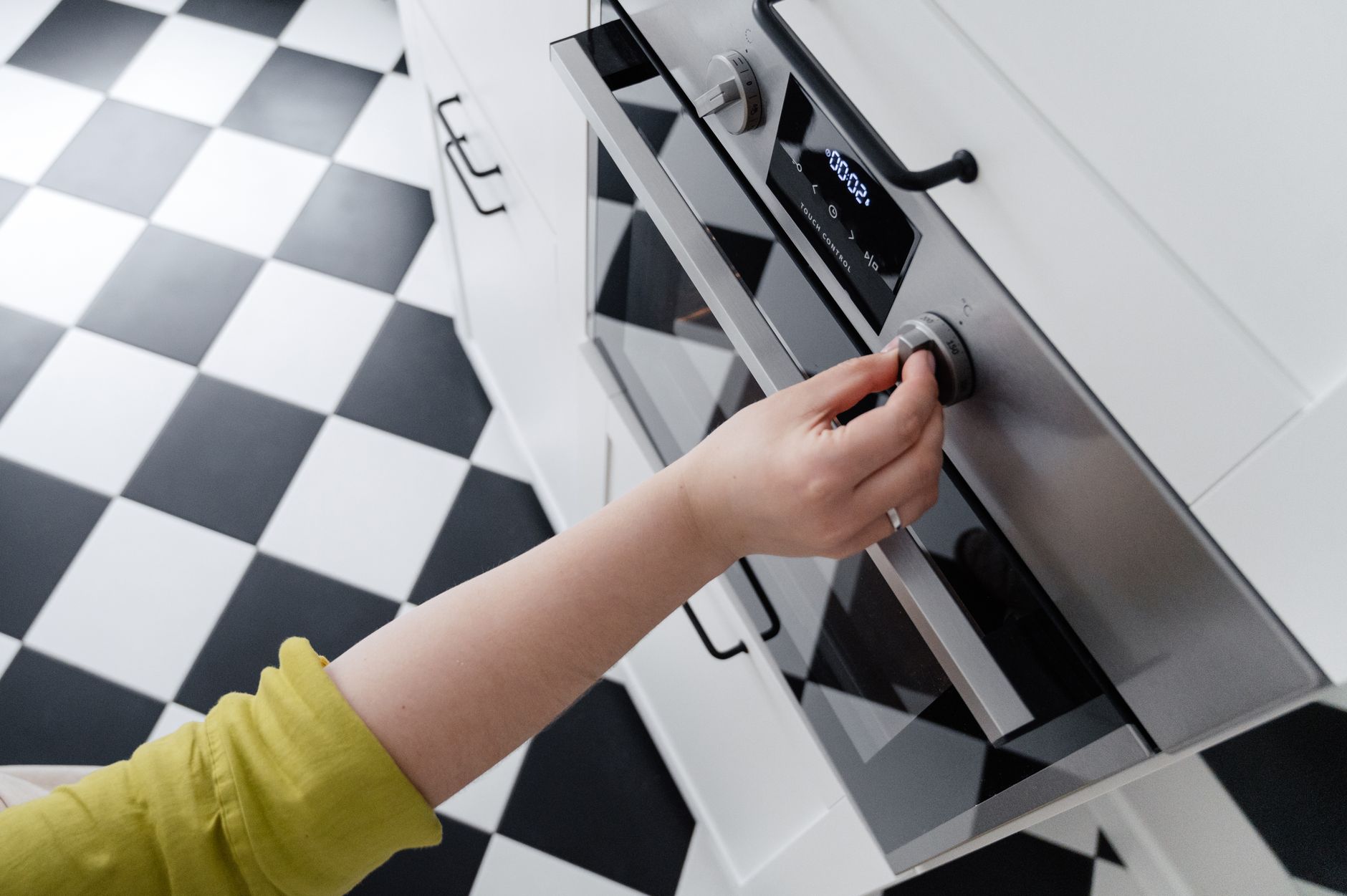 Réglage du thermostat sur un four électrique