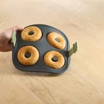 Moule à donuts Lékué pour air fryer, vue 4, en miniature