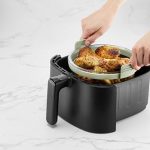 Plat rond en verre Lékué pour air fryer, vue 4, en miniature
